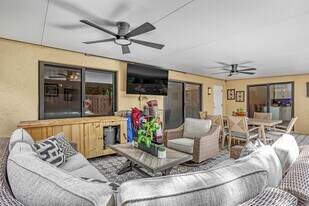 Building Photo - 923 Springdale Cir