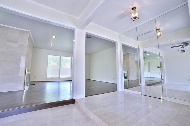 Building Photo - 1434 Pirates Cove