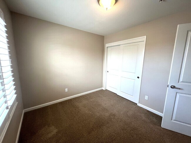 Building Photo - 460 Lindberg Cir