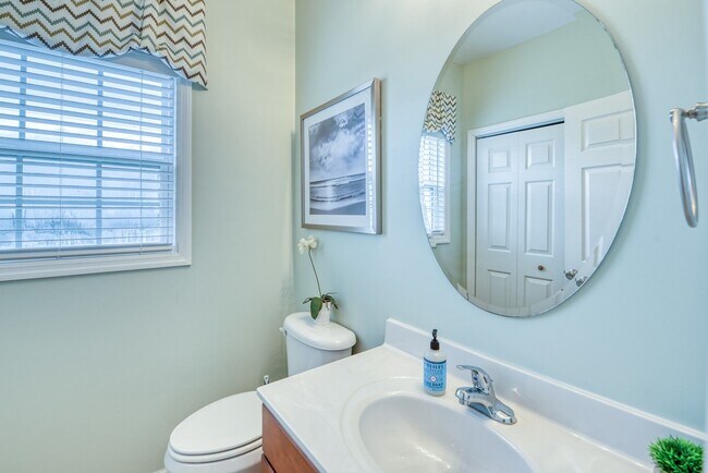 Building Photo - DOG FRIENDLY FURNISHED OFF-SEASON RENTAL A...