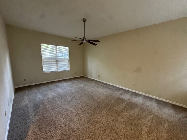 Building Photo - 4404 SW 91st Dr