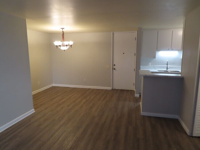 Building Photo - 6406 Friars Rd