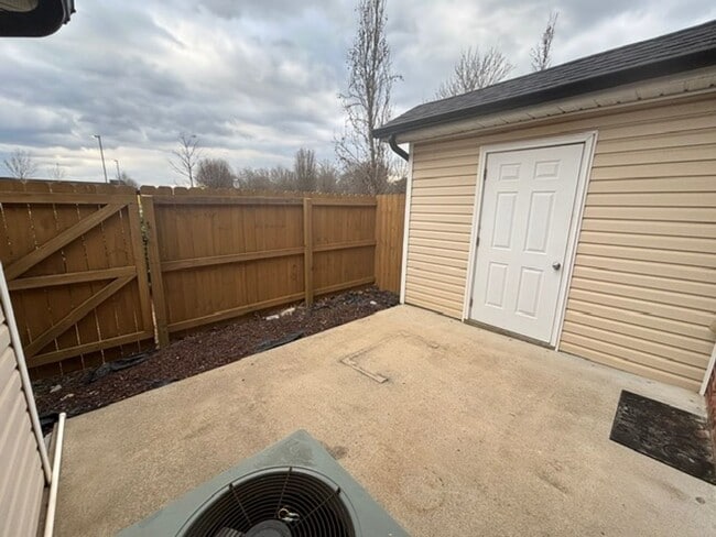 Building Photo - Stewarts Landing Neighborhood, Easy access to I-24