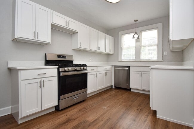 Building Photo - 949 SW 13th St