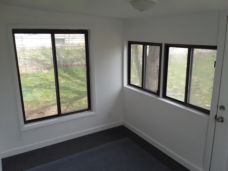 Building Photo - 222 Rosehill Ave