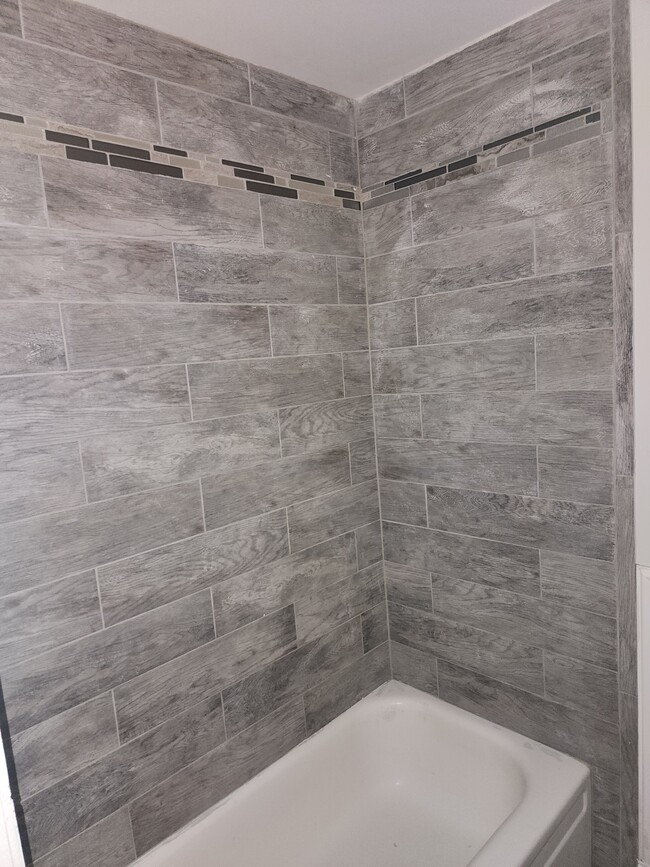 Shower - 4216 Arbor Ct