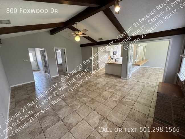 Building Photo - 800 Foxwood Dr