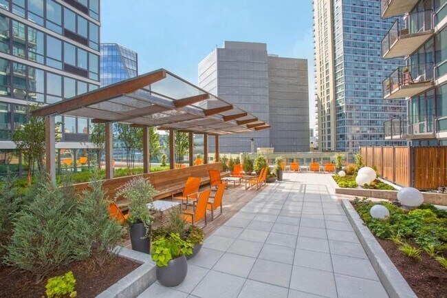 Building Photo - 0 bedroom in LONG ISLAND CITY NY 11101