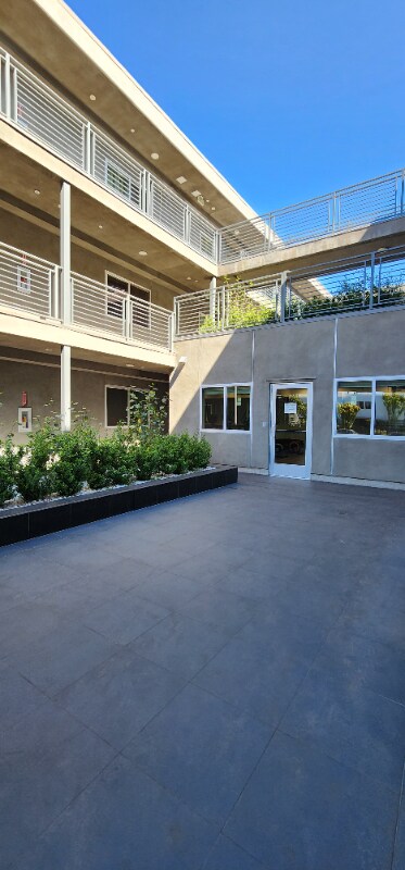 Building Photo - 7040 Woodman Ave