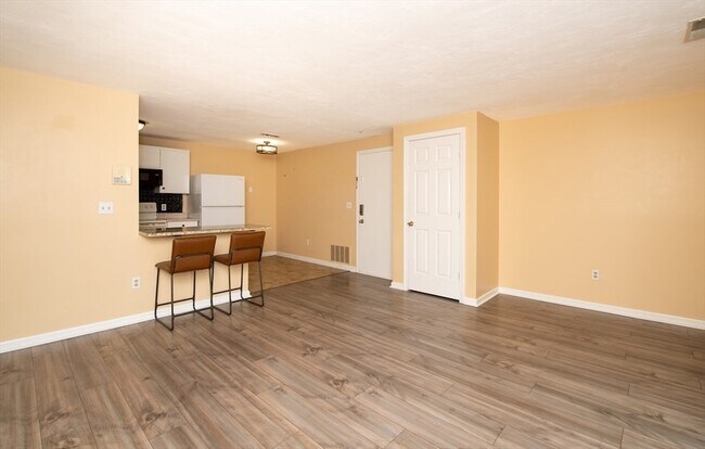 Building Photo - 1585 Braley Rd