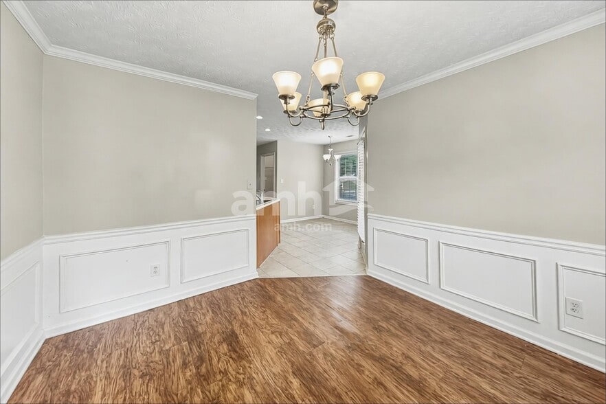 Building Photo - 840 James Ridge Dr