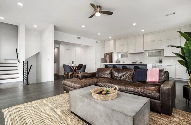 Building Photo - 2307 N Carroll Ave