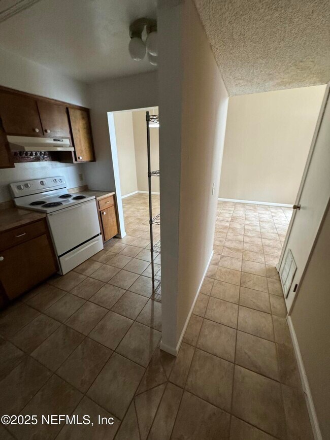 Building Photo - 4751 San Jose Manor Dr W