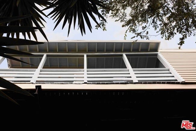 Building Photo - 1112 Montecito Dr
