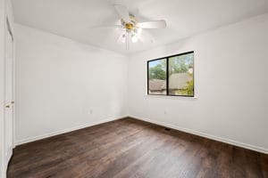 Building Photo - 132 Pinecrest Ln