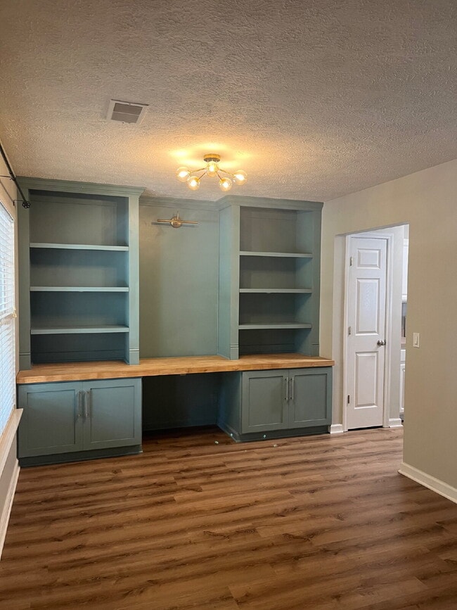 Building Photo - "Spacious 4-Bedroom Gem in Hermitage with 2.5 Baths and 1,824 Sq Ft of Comfort!"