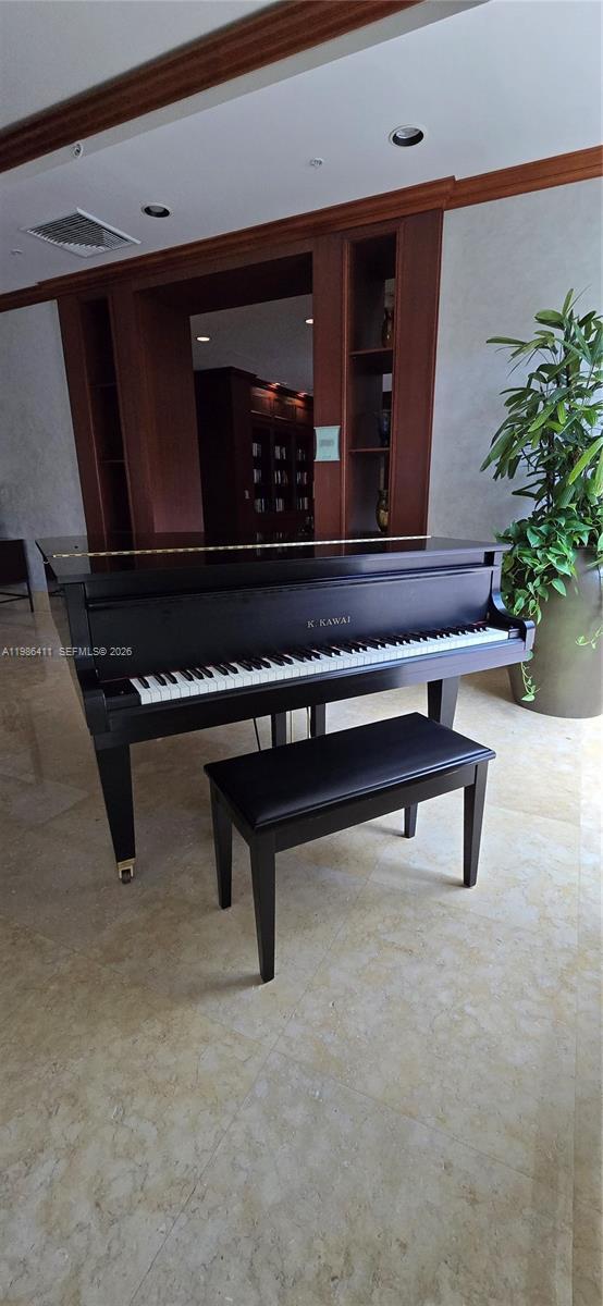 Building Photo - 347 N New River Dr E