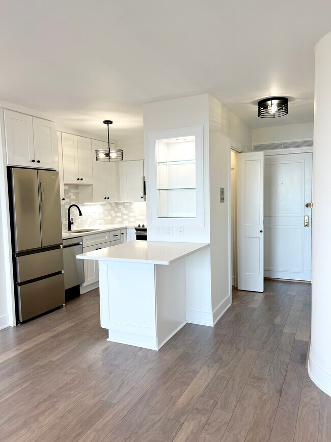 Building Photo - 1550 N Lake Shore Dr