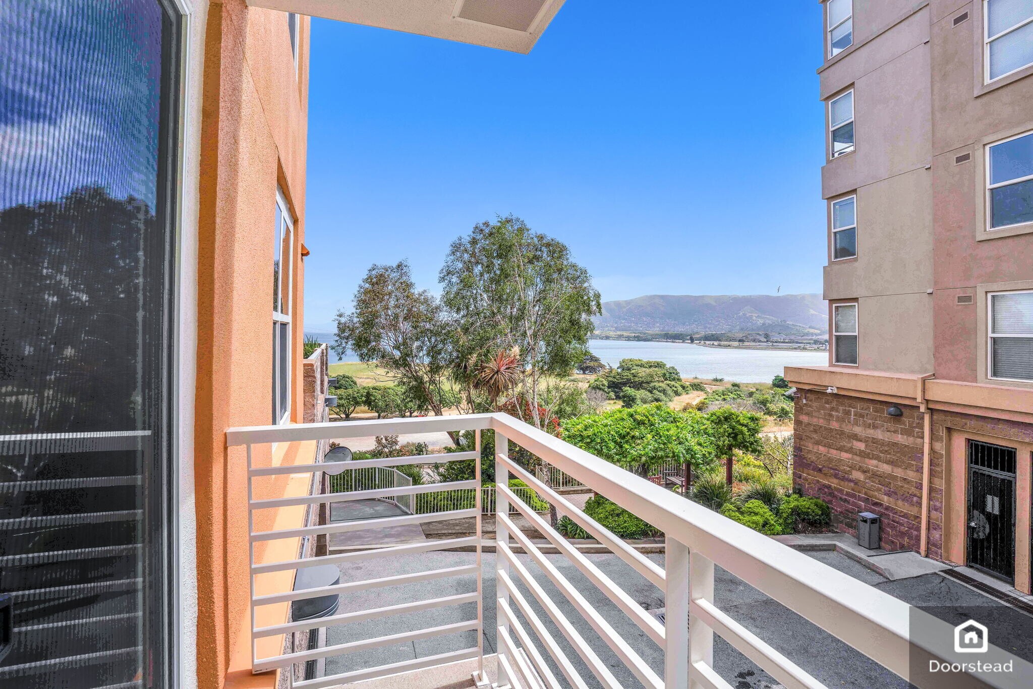 Building Photo - 301 Crescent Ct