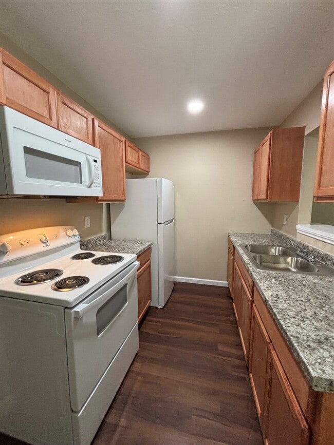 Building Photo - 17109 River Rd