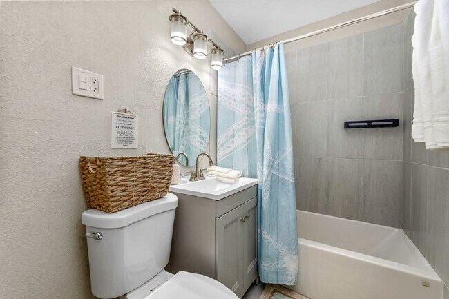 Building Photo - 6660 Date Palm Ave S