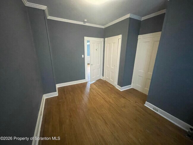 Building Photo - 949 N Irving Ave