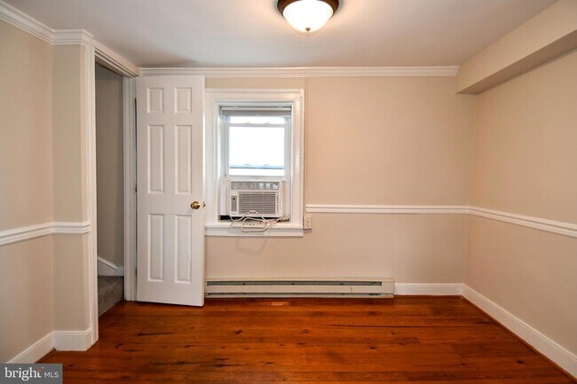 Building Photo - 17 - Apt. #1 Madision Street Unit