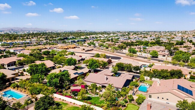 Building Photo - Welcome to this inviting Phoenix Rental - Available!