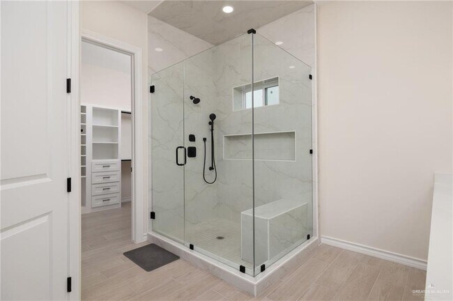 Building Photo - 22 Linva Ave