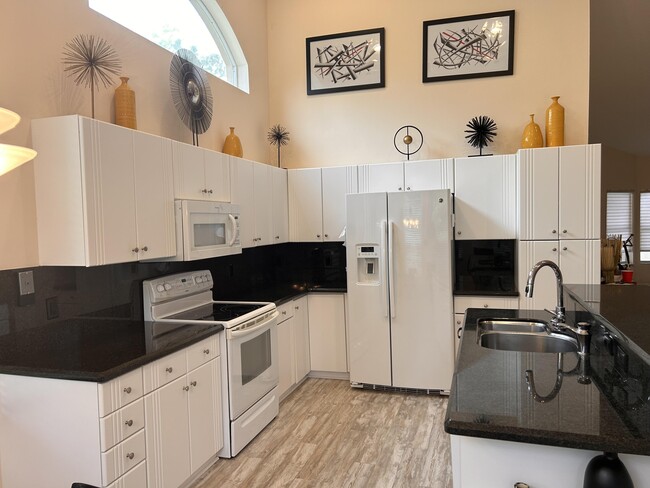Building Photo - 8884 Shoal Creek Ln