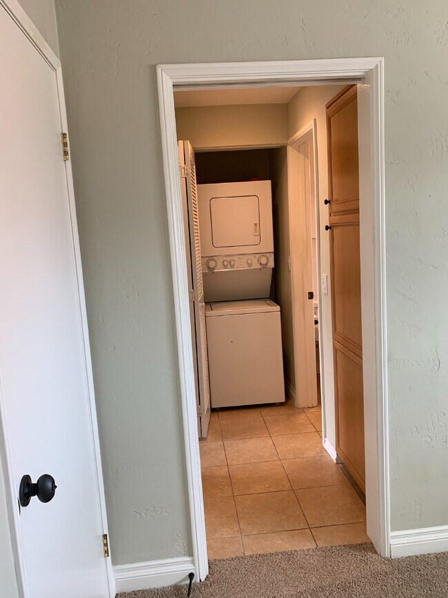 Building Photo - $2,450 - 1 Bed / 1 Bath Charming Condo in Hillcrest
