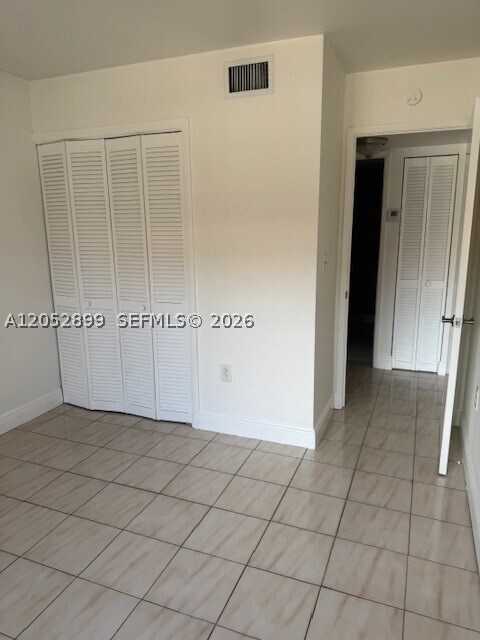 Building Photo - 280 W Park Dr