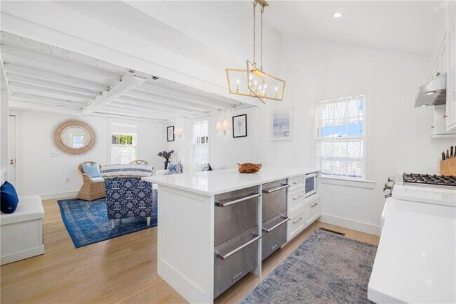 Building Photo - 36 William St