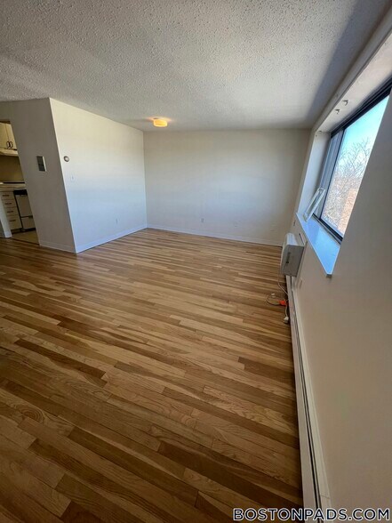 Building Photo - 20 Riverside St