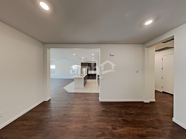 Building Photo - 431 W Organ Pipe Dr