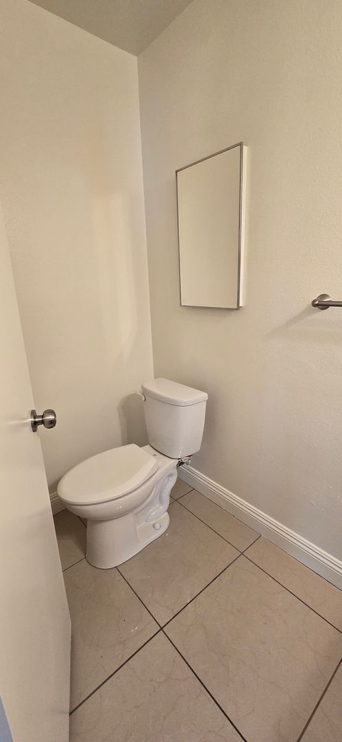Building Photo - Centrally Located Redlands Townhome
