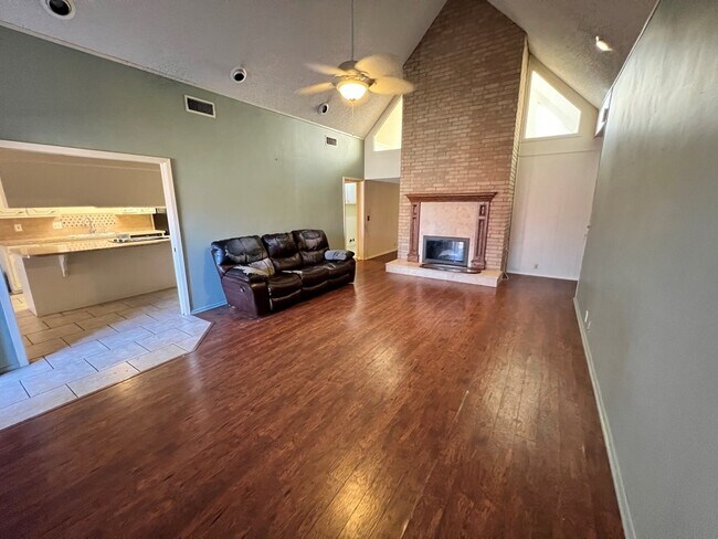 Building Photo - 10 Arroyo-Santiago