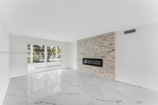 Building Photo - 2303 Lucaya Ln