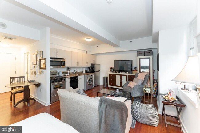 Building Photo - 219 S 18th St