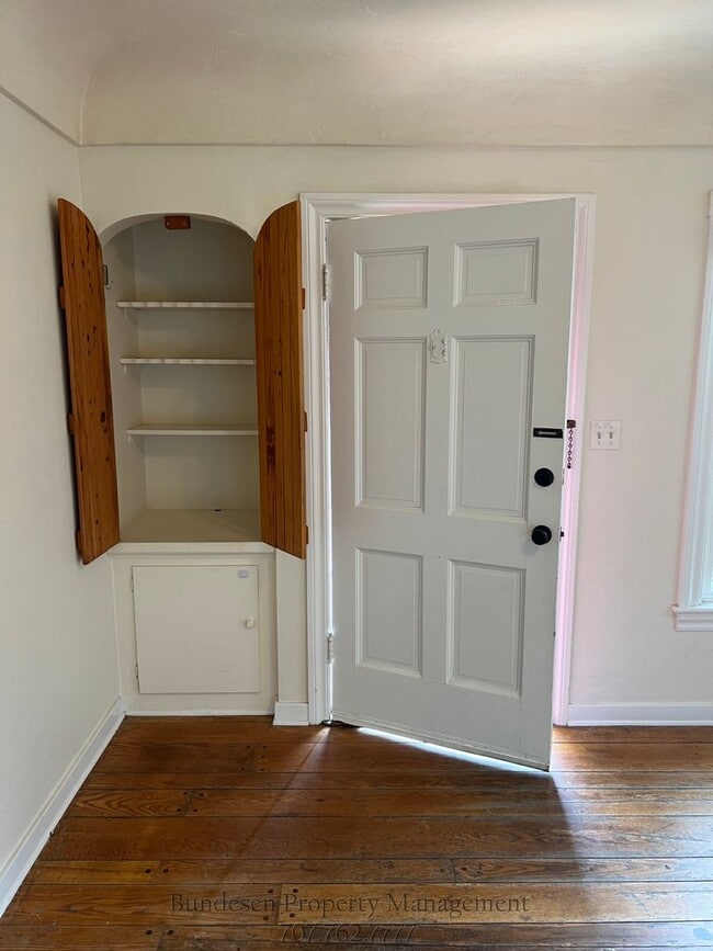 Building Photo - Charming 1 Bedroom Home with Hardwood Floors & Private Backyard