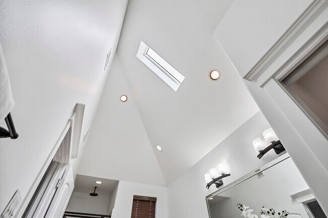 Building Photo - 612 W 27th St