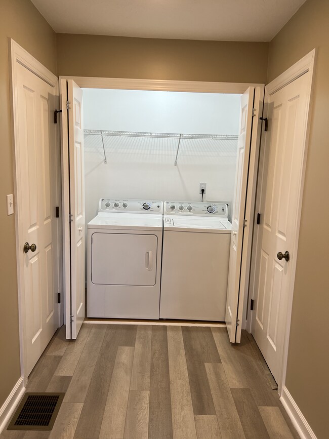 Bedroom #1 - Laundry - 149 W Kenilworth Cir