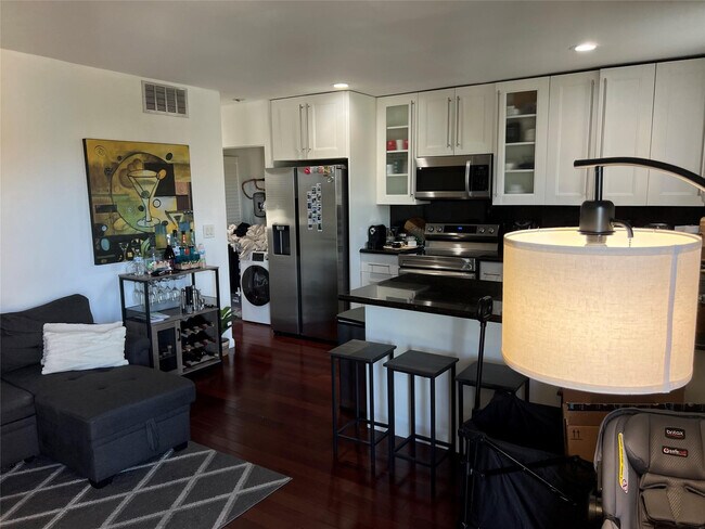 Building Photo - 1975 NE 135th St