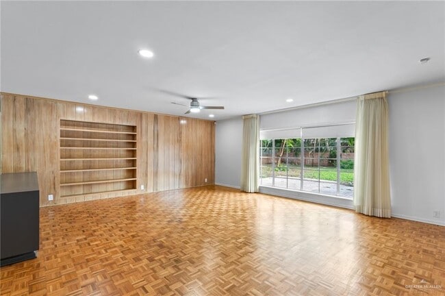 Building Photo - 28 W Austin Blvd