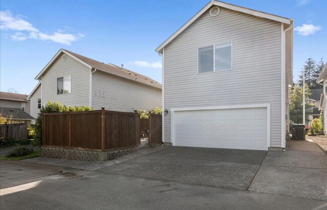 Building Photo - Welcome to this beautiful 3-bedroom, 2.5-b...