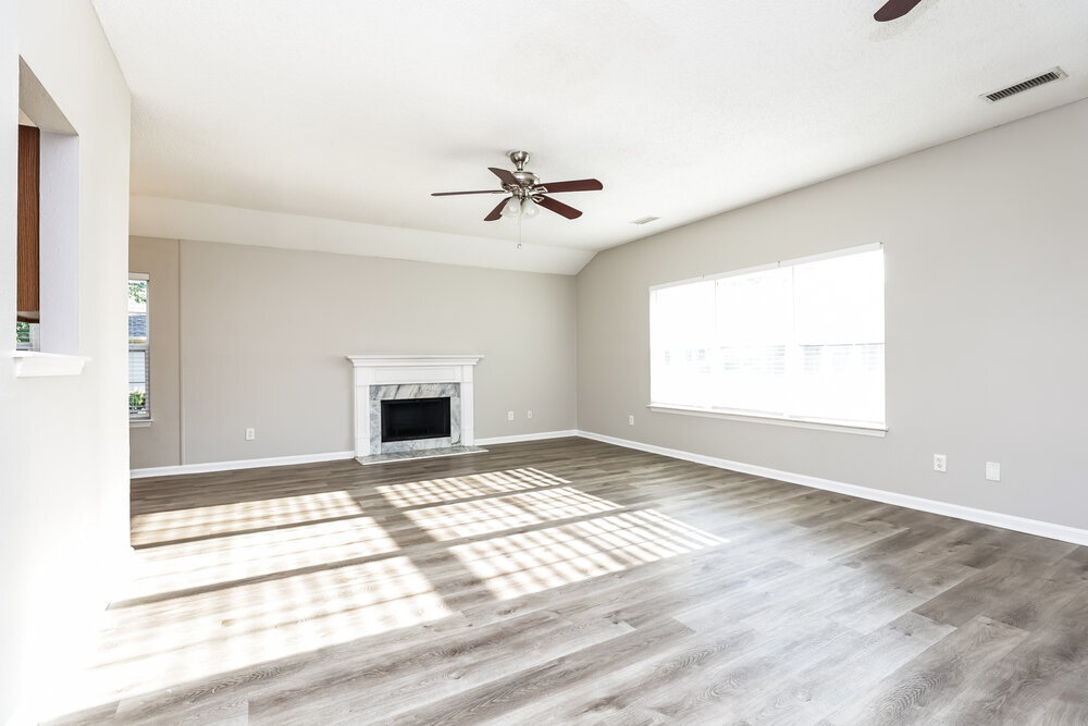 Building Photo - 321 Lake Forest Dr