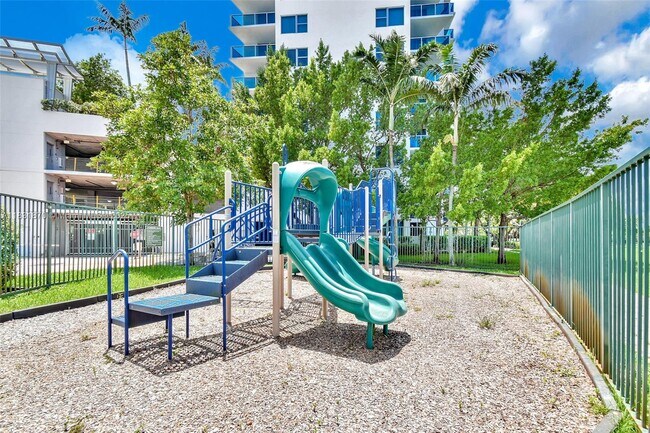 Building Photo - 2681 N Flamingo Rd