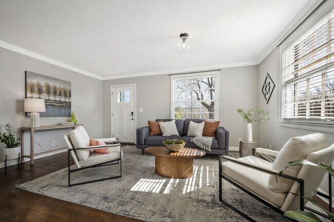 Building Photo - Charming cottage in Inglewood section of E...