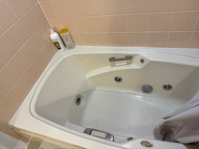 Building Photo - 367 Maple St