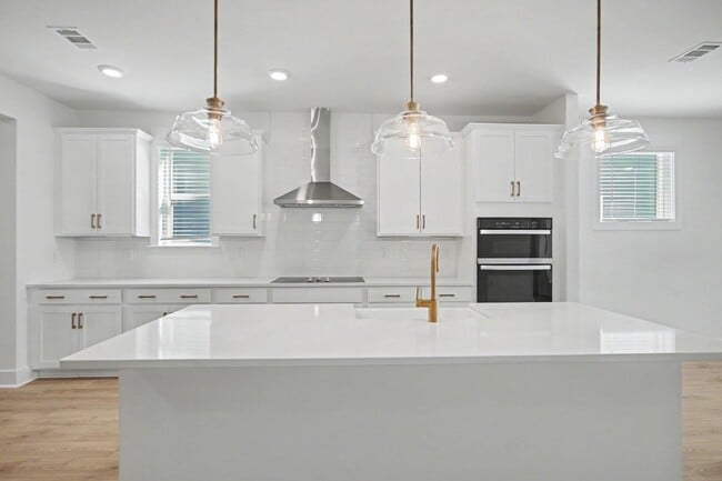 Building Photo - 3084 Claredon St